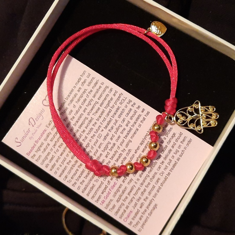NWT 14k gold Hamsa bracelet 🎁 💝 boxed red cord satin pouch TSC Sandar Designs